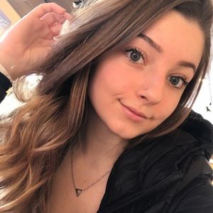 Meet your Posher, Alia